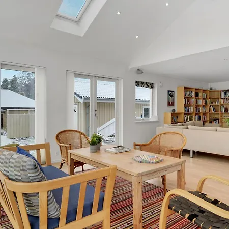 3 Bedroom Lovely In Semesterbostad