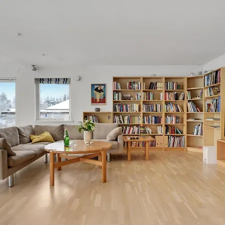 Semesterbostad 3 Bedroom Lovely In