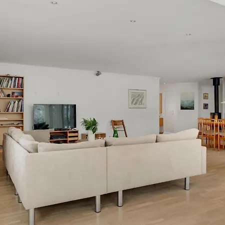 Semesterbostad 3 Bedroom Lovely In