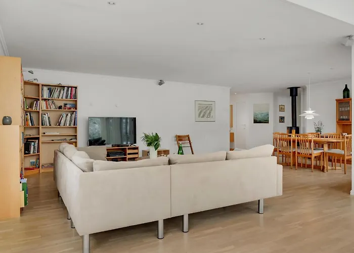 Vakantiehuis 3 Bedroom Lovely In