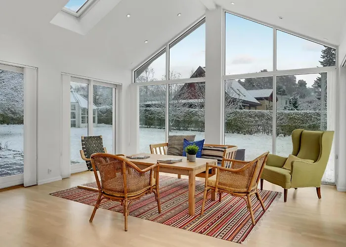 Vakantiehuis 3 Bedroom Lovely In *